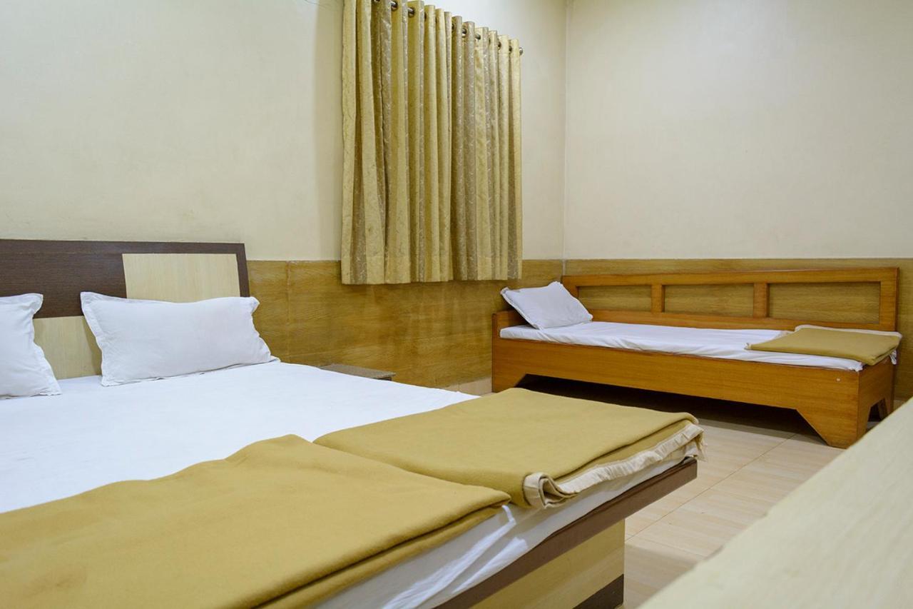 Hotel Mukesh Residency Пюн Екстериор снимка
