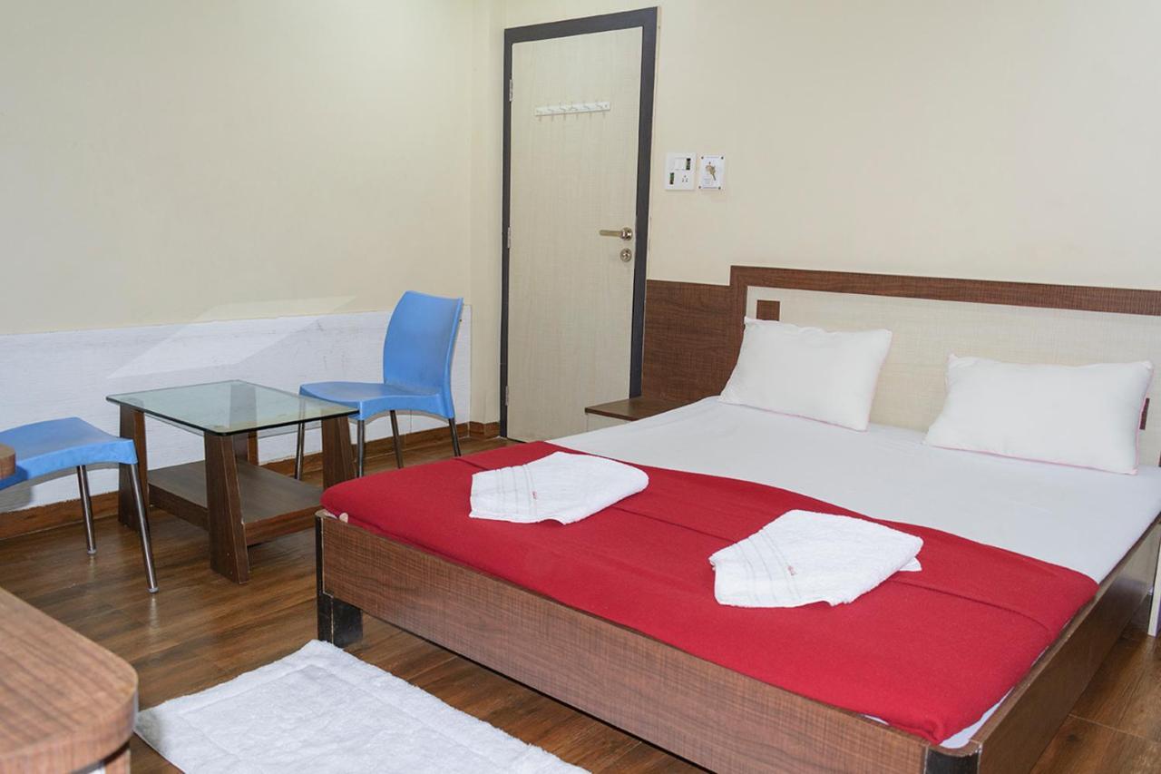 Hotel Mukesh Residency Пюн Екстериор снимка