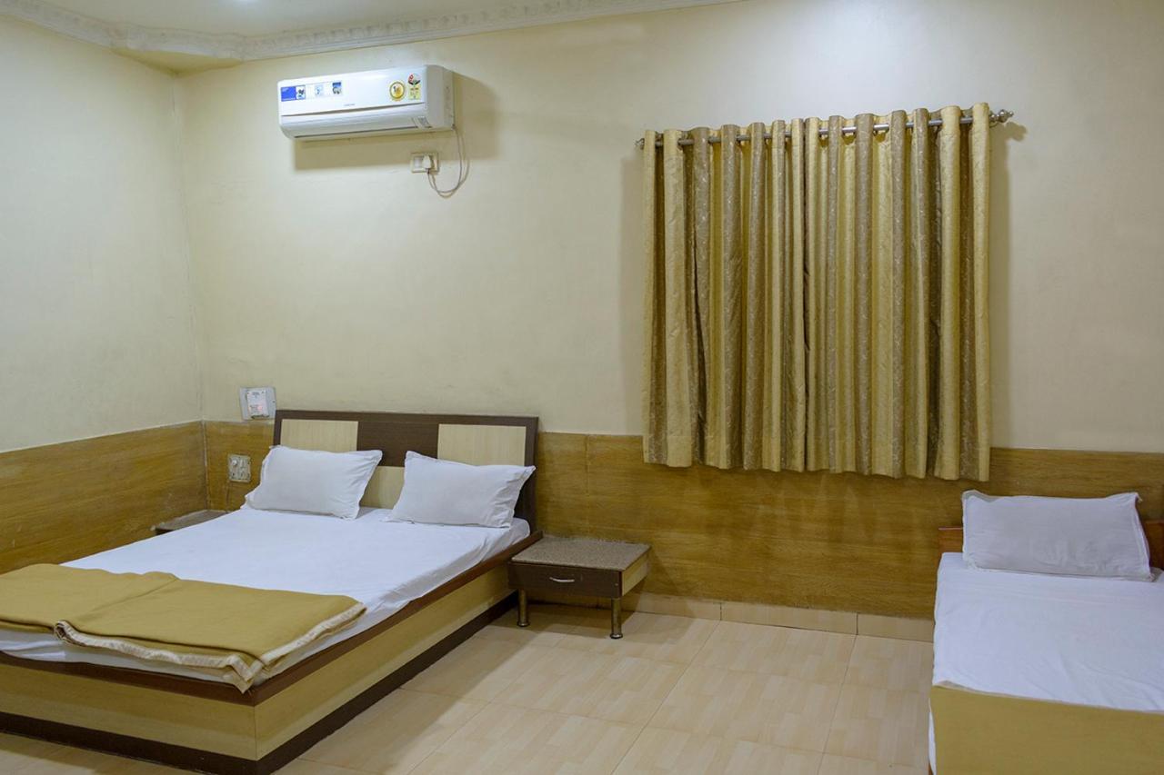 Hotel Mukesh Residency Пюн Екстериор снимка