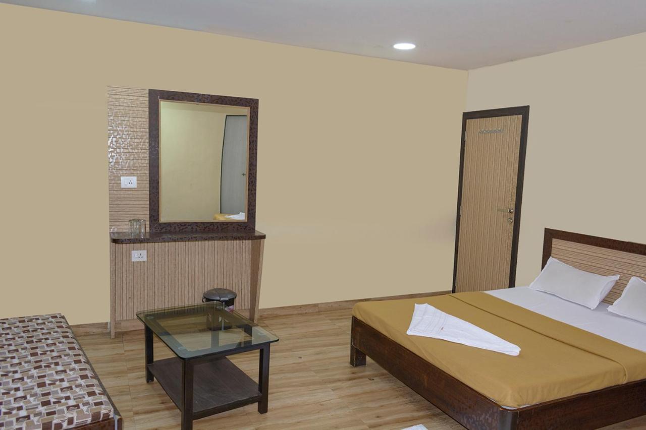 Hotel Mukesh Residency Пюн Екстериор снимка