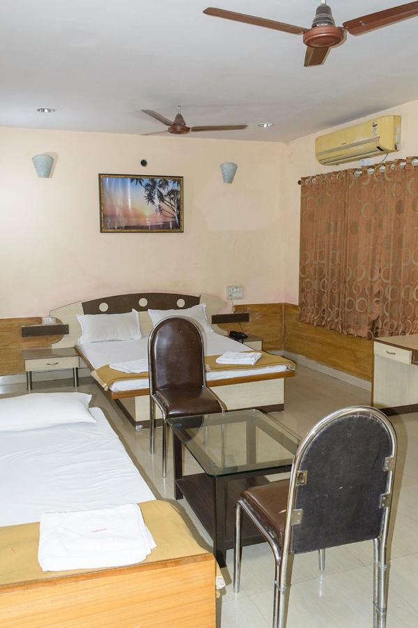 Hotel Mukesh Residency Пюн Екстериор снимка