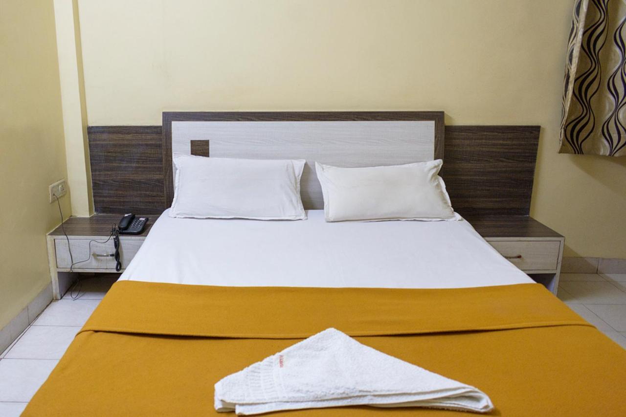 Hotel Mukesh Residency Пюн Екстериор снимка